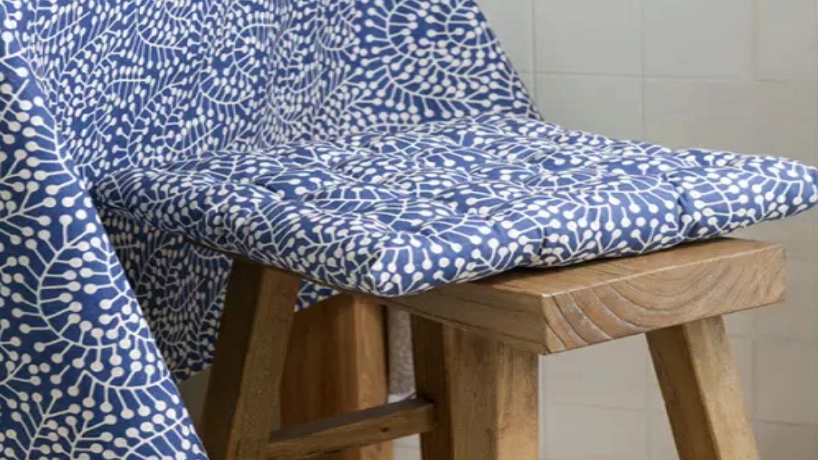 Подушка на стул Scandinavian touch 40 40 см цвет спелая смородина